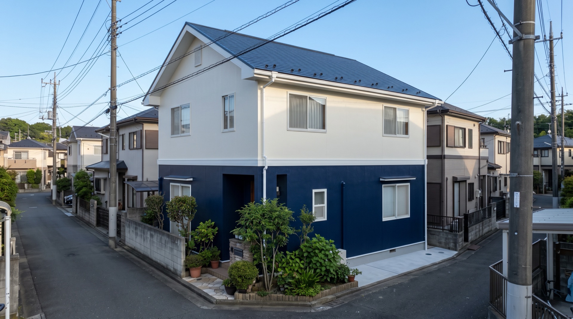 塗り替えを終えた家の外壁と屋根